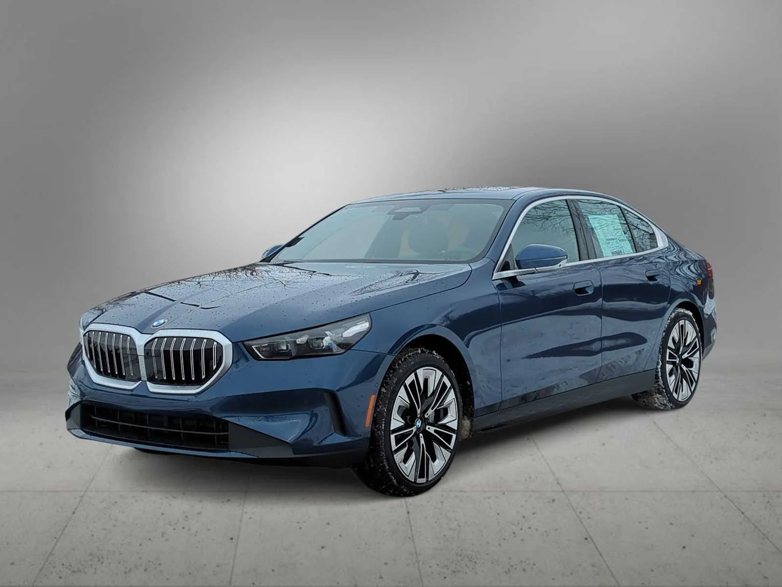New 2026 Phytonic Blue Metallic BMW 530i xDrive image 4