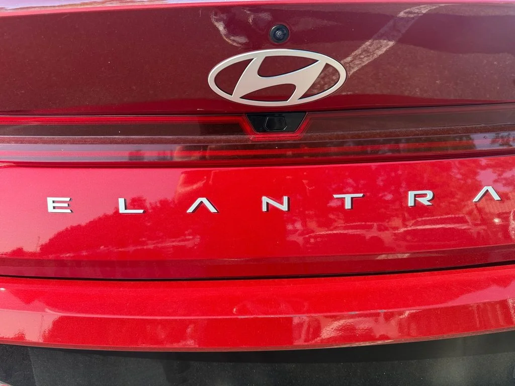 Used 2025 Red Hyundai SEL Convenience image 29