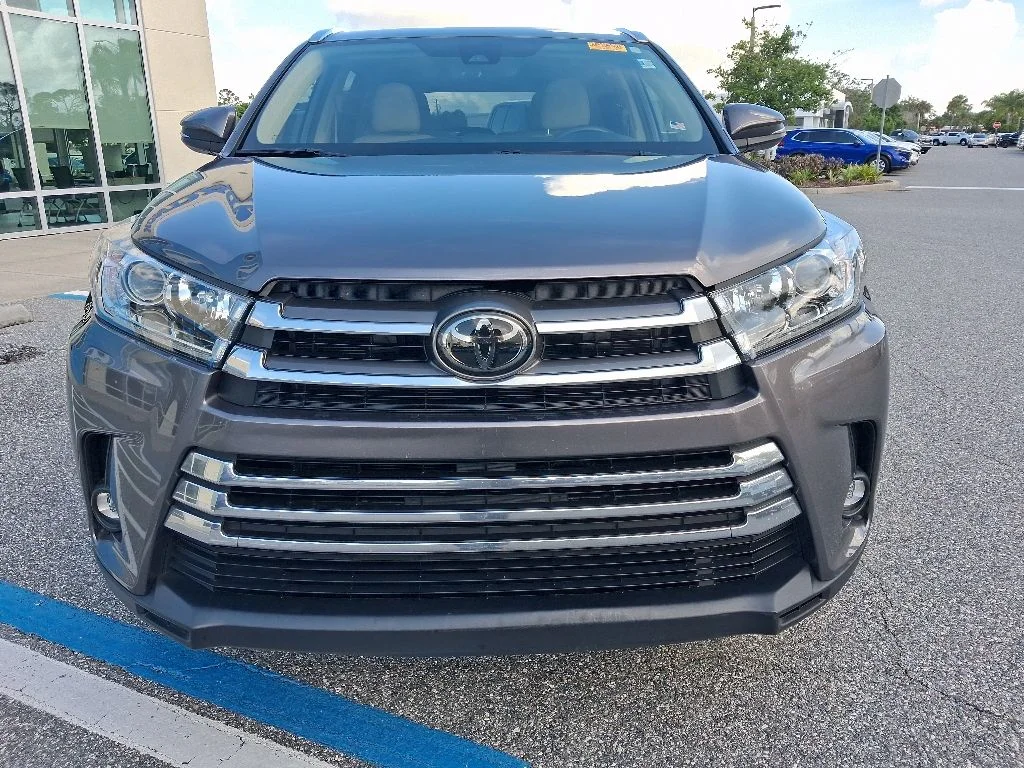 Used 2019 Gray Toyota Limited image 2