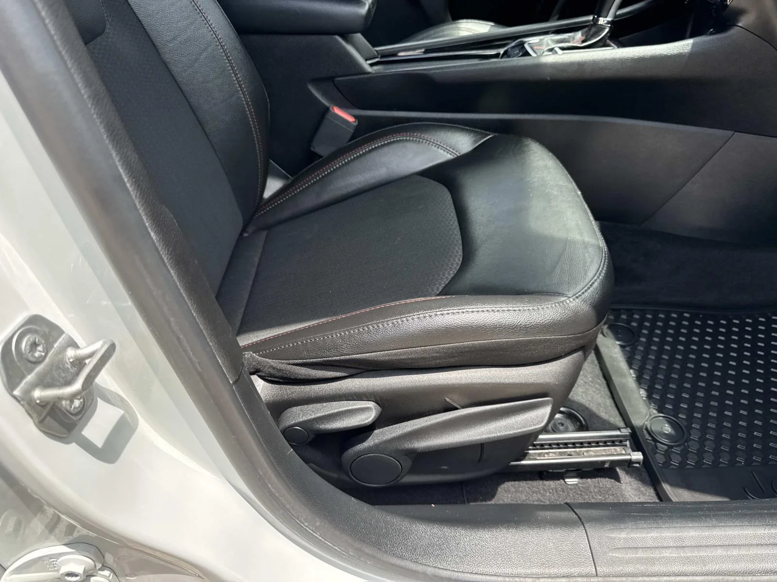 Used 2025 Bright White Clearcoat Jeep Trailhawk image 11