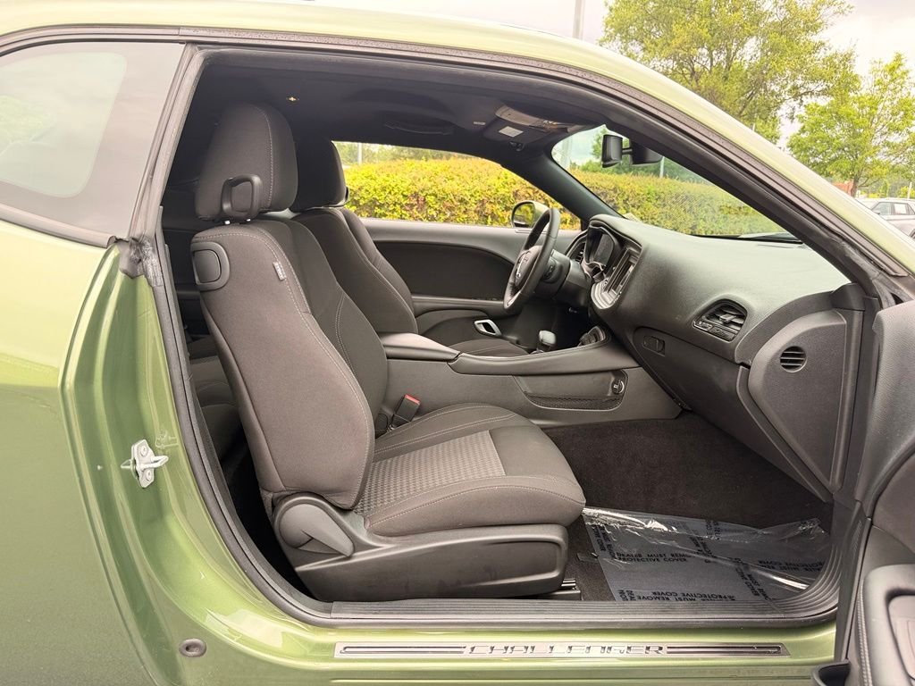 Used 2022 Green Dodge SXT image 14