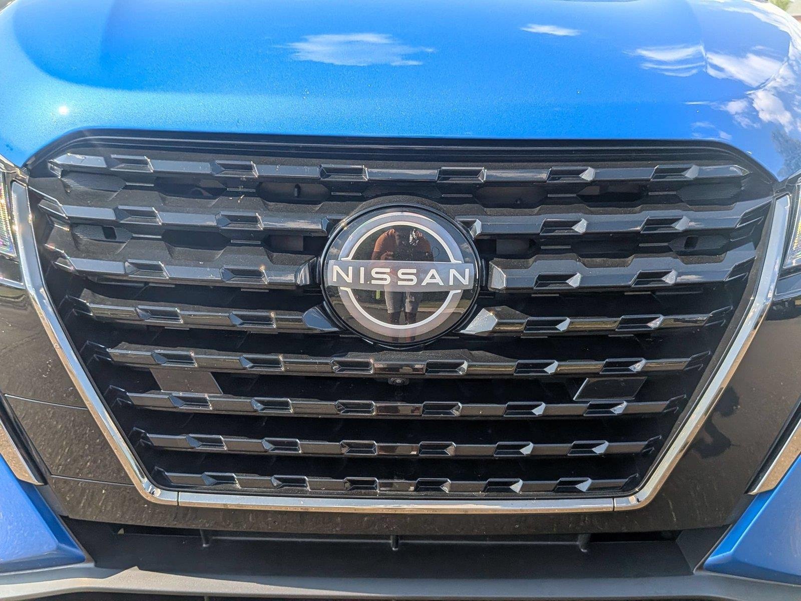 Used 2024 Electric Blue Metallic Nissan SR image 13
