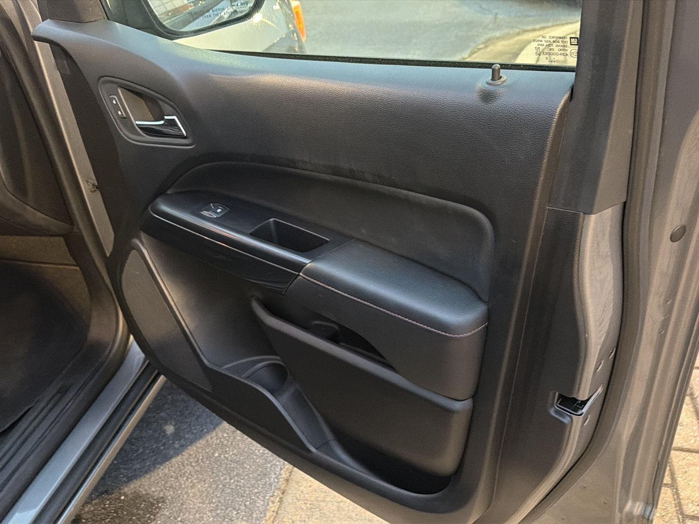 Used 2021 Satin Steel Metallic GMC 4WD AT4 w/Leather image 14