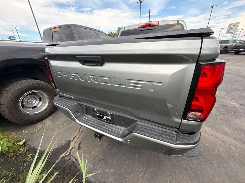 Used 2025 Gray Chevrolet LT image 4