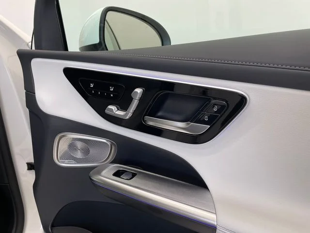 New 2027 White Mercedes-Benz GLC 300 image 41