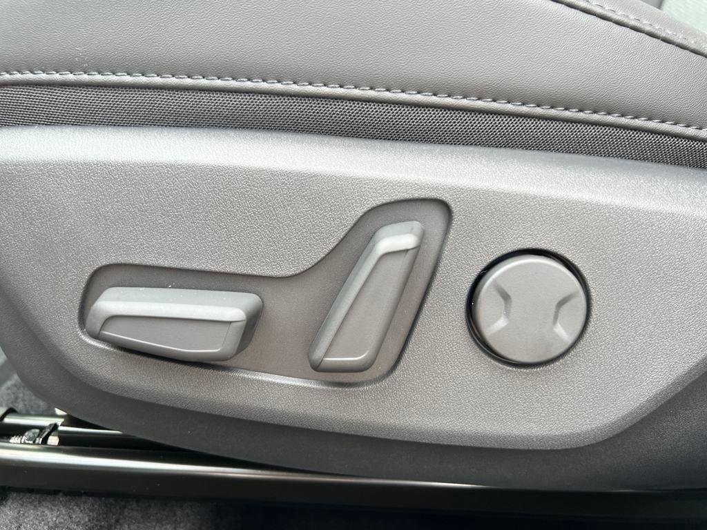 2025 Kia Niro EX Touring - Photo 16