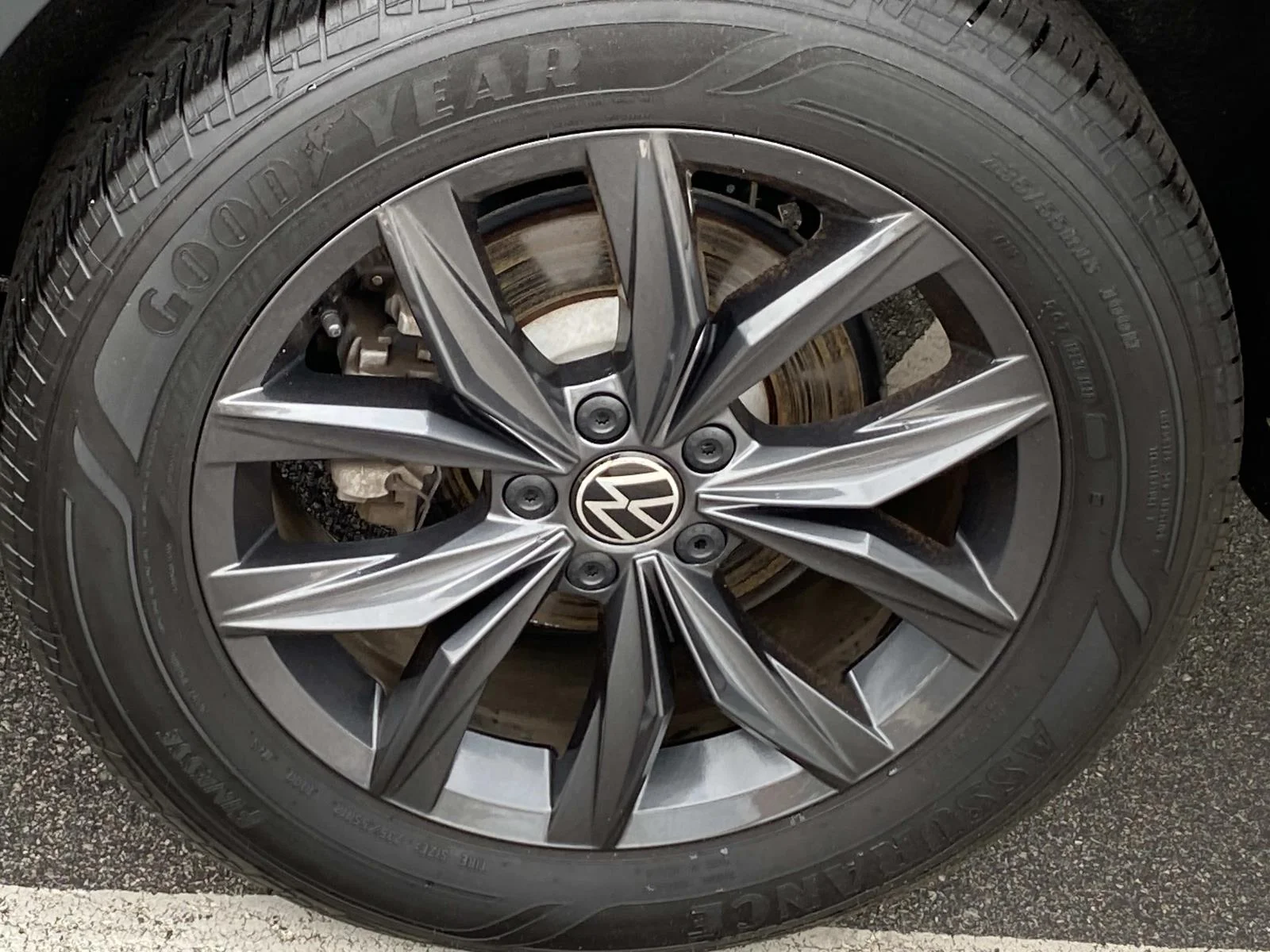 Certified Used 2024 Platinum Gray Metallic Volkswagen 2.0T SE 4MOTION image 30