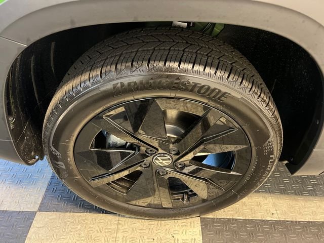 New 2026 Green Volkswagen 1.5T SE Black image 8