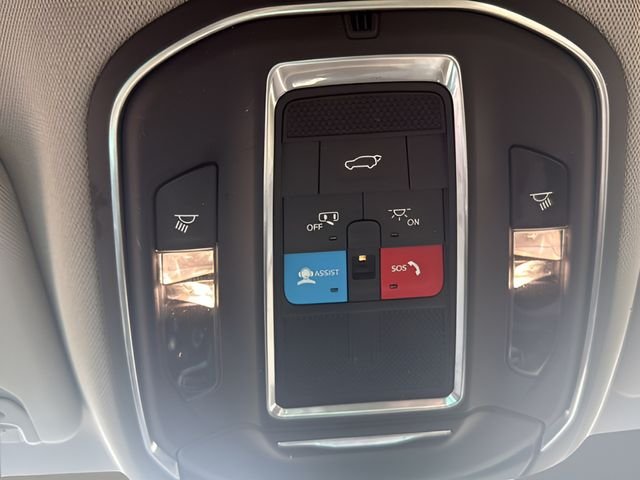 Used 2022 White Jeep Series III image 24