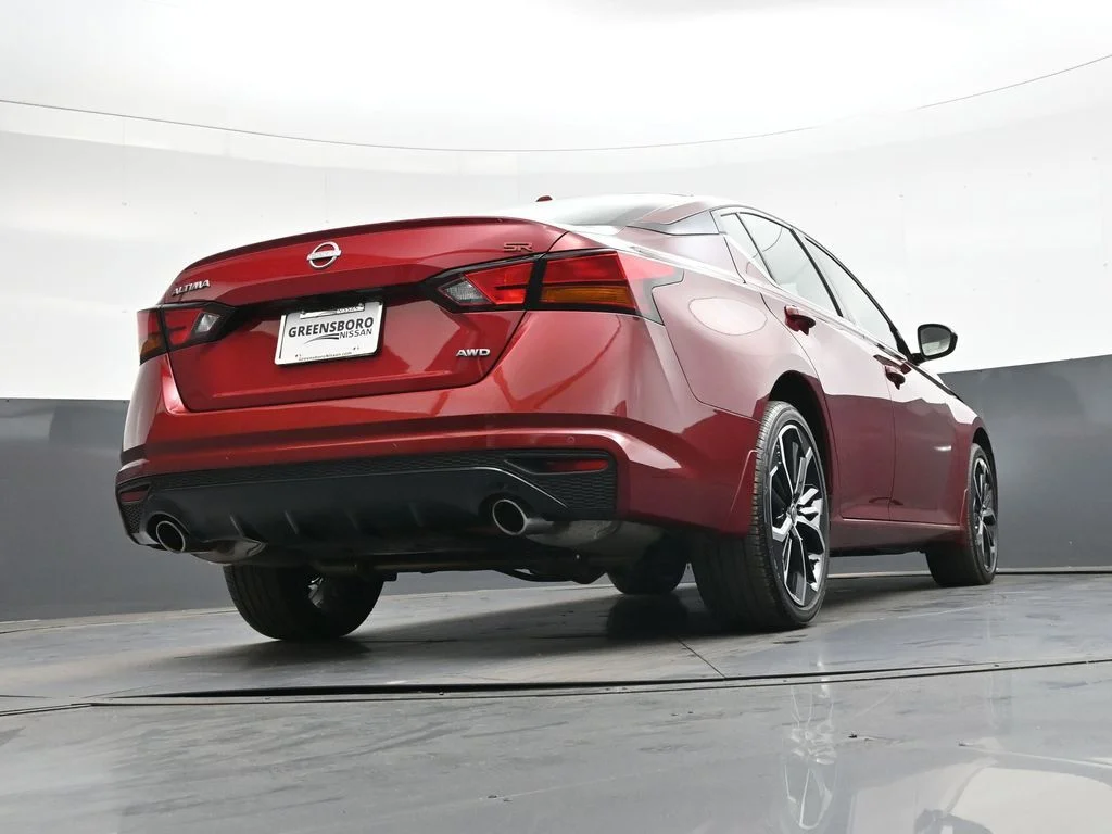 Used 2025 Red Nissan 2.5 SR image 43