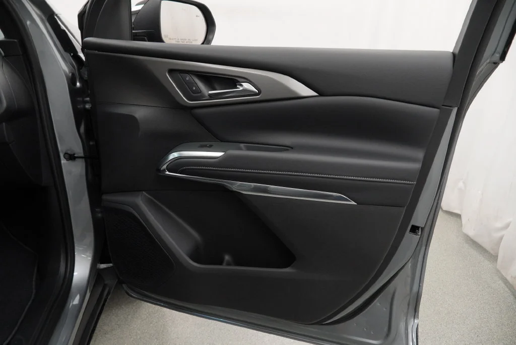 New 2027 Sterling Gray Metallic Chevrolet LT image 27