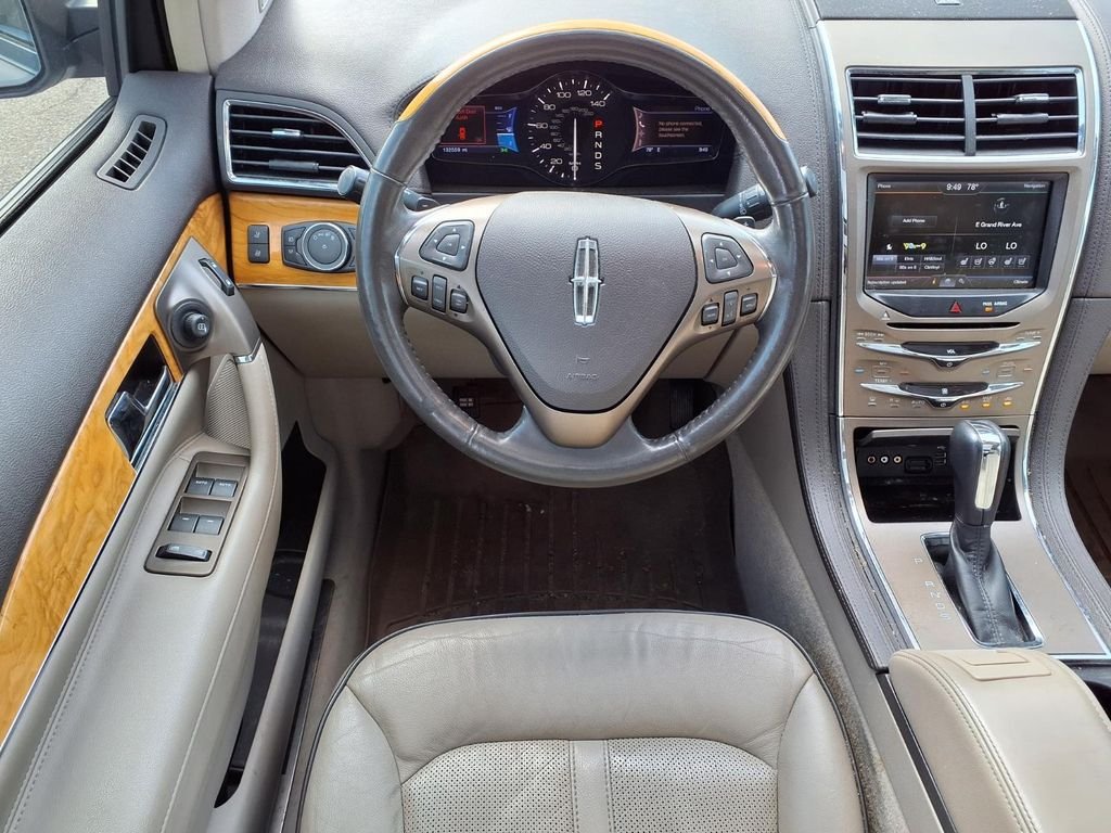 Used 2013 Silver Lincoln Base image 12