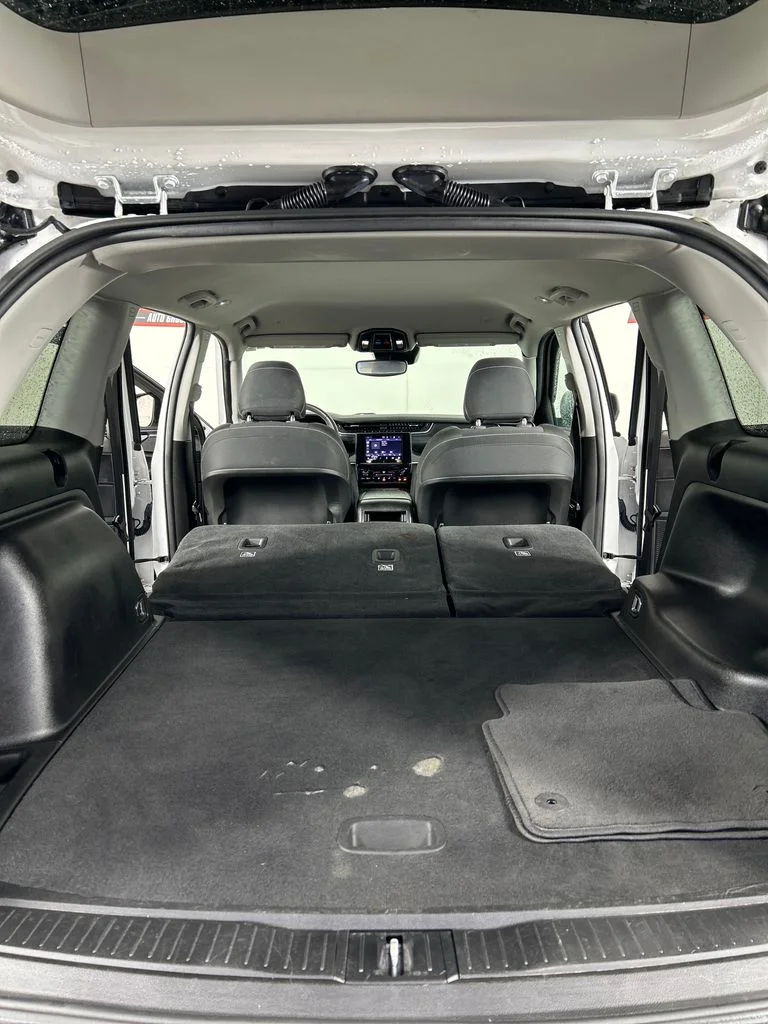 Used 2023 White Jeep Laredo image 20