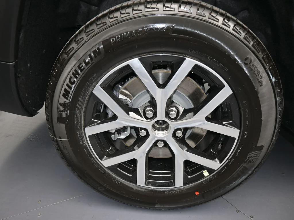 Used 2025 Bright White Clearcoat Jeep Limited image 36