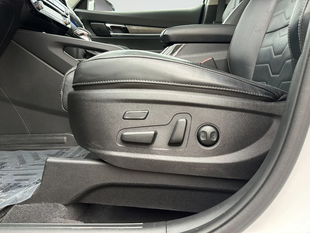 Used 2022 White Kia SX image 18