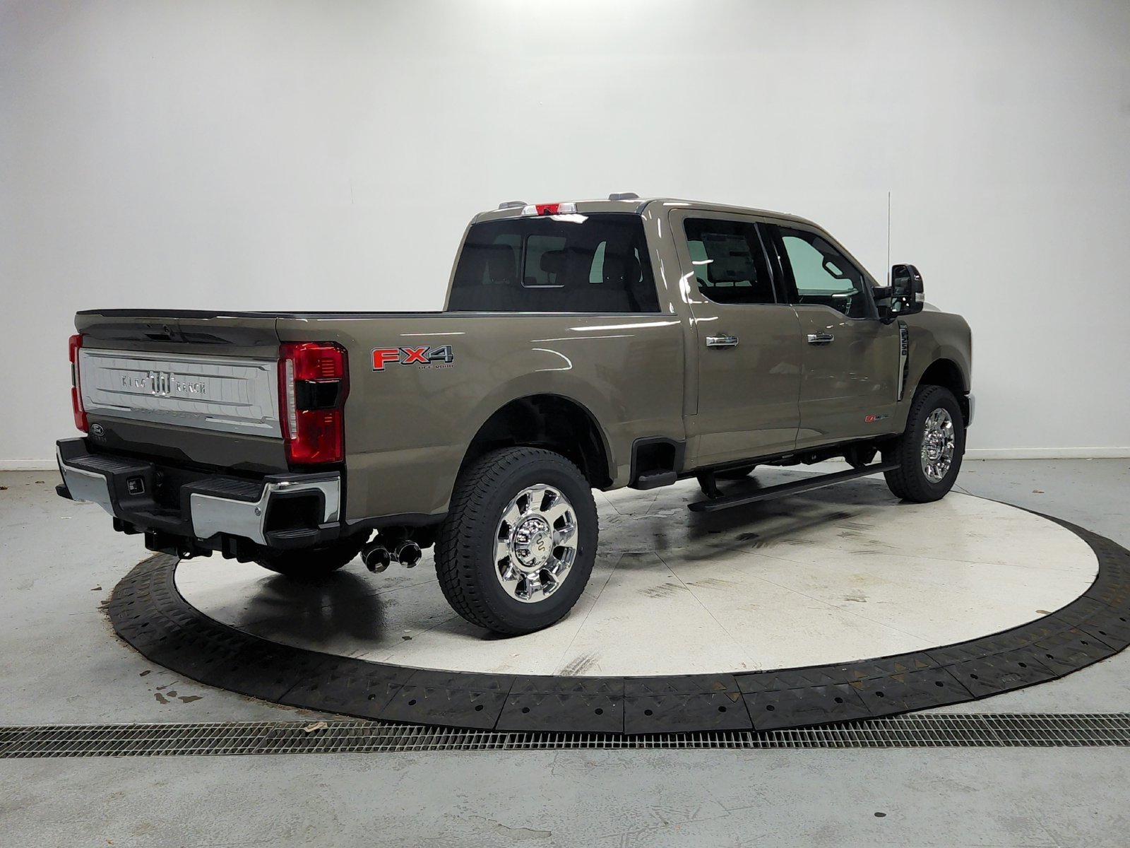New 2027 Marsh Gray Metallic Ford F-250® King Ranch® image 8