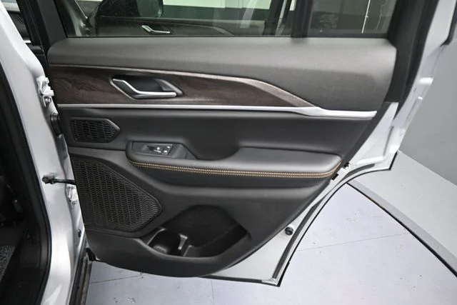 New 2026 Silver Zynith Jeep  image 22