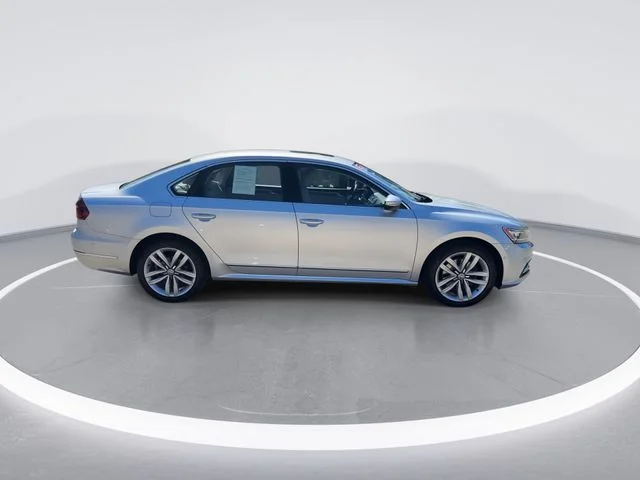 Used 2017 Silver Volkswagen SEL Premium image 8