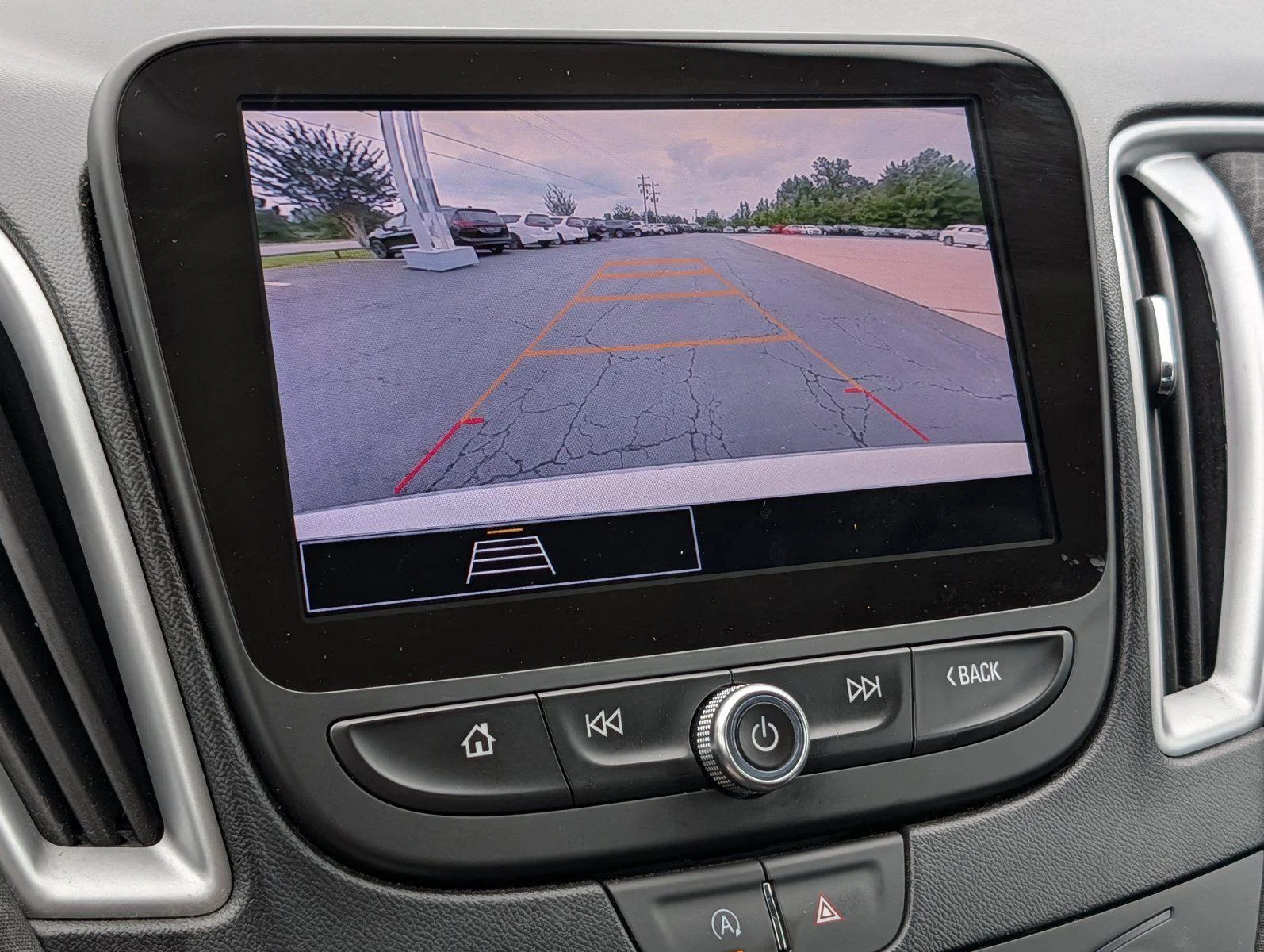 Used 2024 Summit White Chevrolet LT image 17