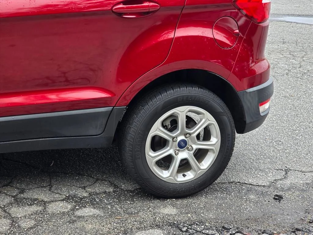 Used 2019 Red Ford SE image 18