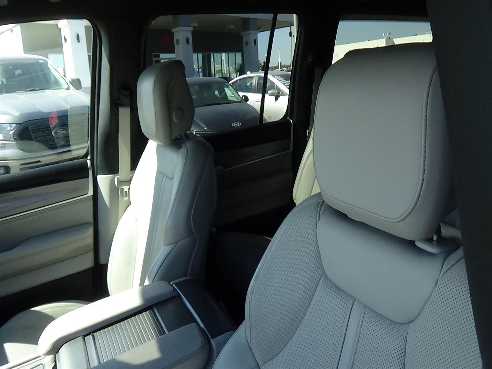 Used 2025 Diamond Black Crystal Pearl Coat (pxj) Jeep Base image 19