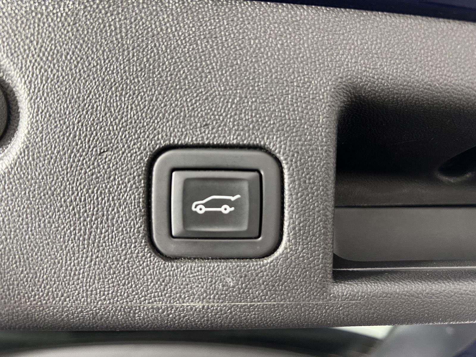 Used 2022 Blue Chevrolet RS image 20