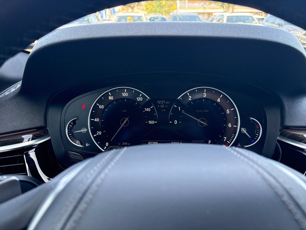 Used 2018 Glacier Silver Metallic BMW 530i xDrive image 19