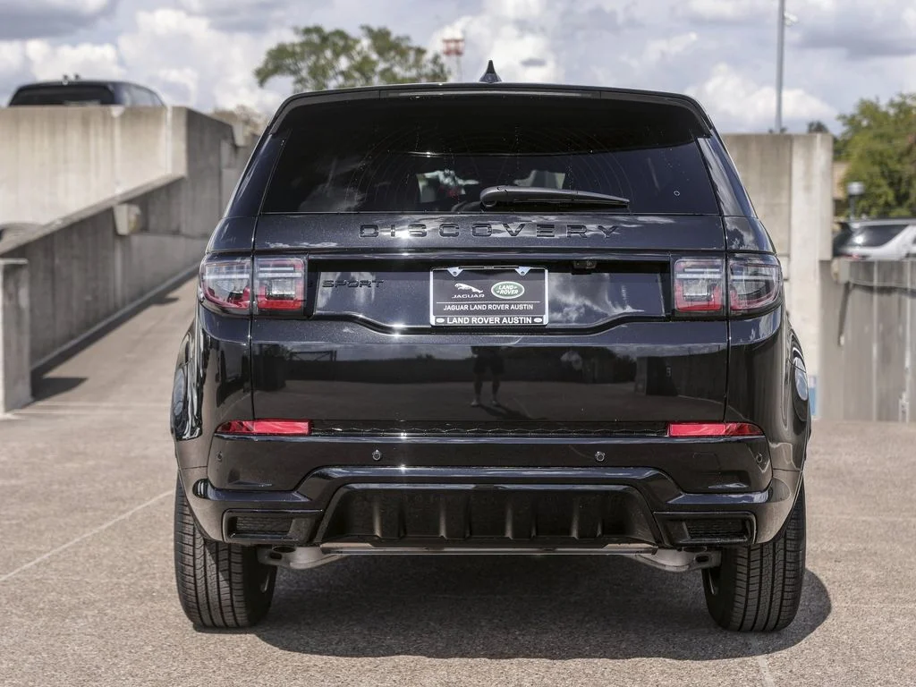 New 2025 Santorini Black Metallic Land Rover SE image 8