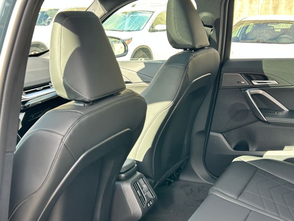 New 2026 Cape York Green Metallic BMW xDrive28i image 31