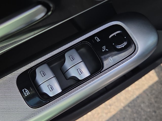 Used 2024 Black Mercedes-Benz GLC 300 image 18
