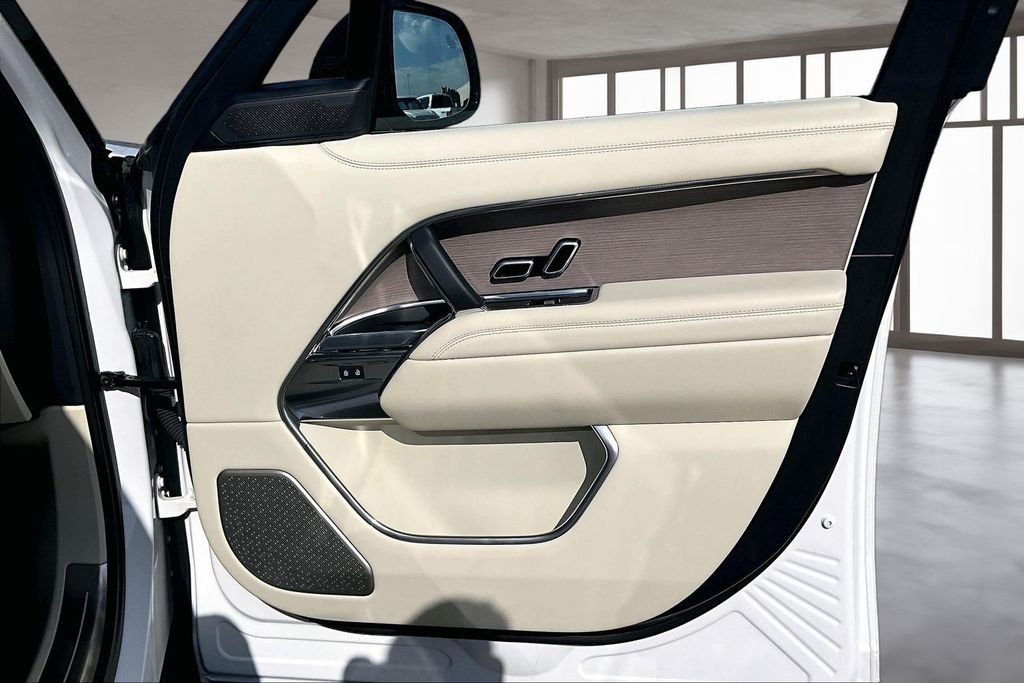 Certified Used 2024 Ostuni Pearl White Metallic Land Rover Autobiography image 18