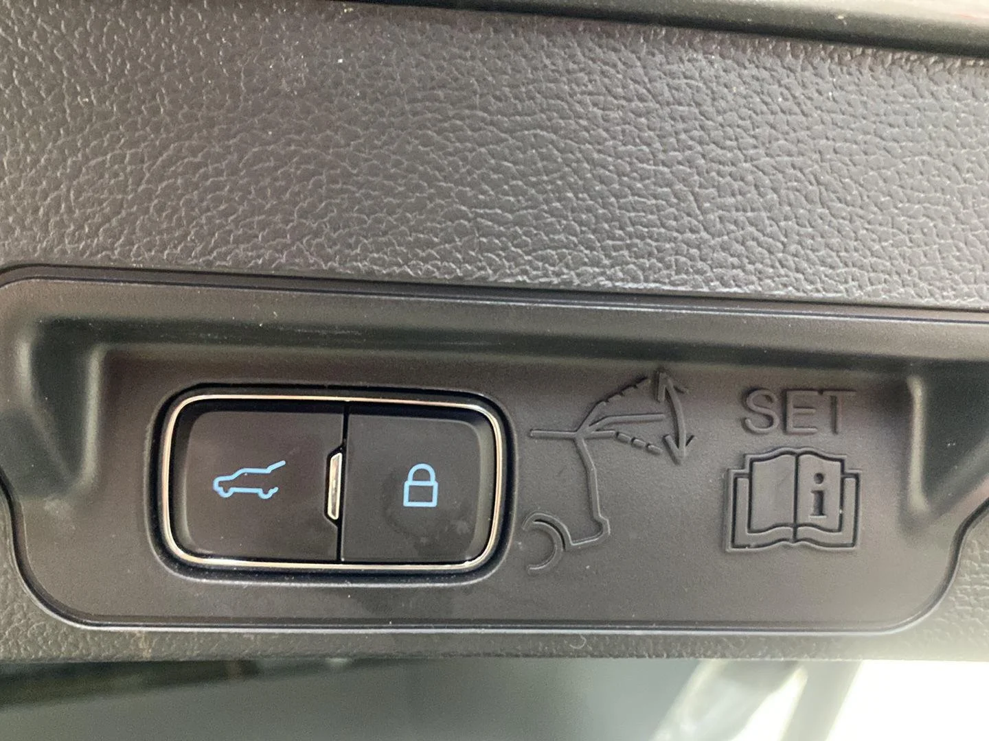 Used 2023 Iconic Silver Ford XLT image 30