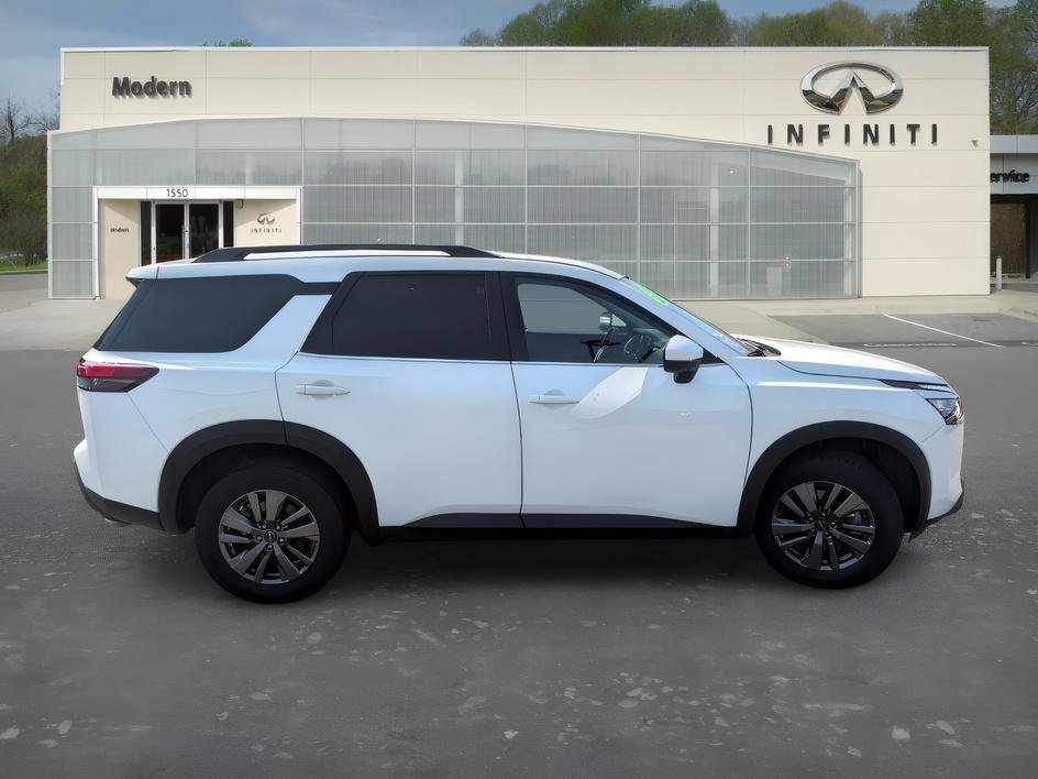 Used 2025 Glacier White Nissan SV image 3