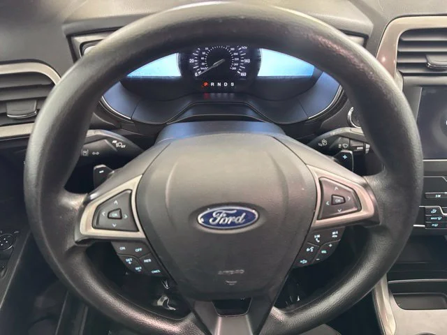 Used 2019 Gray Ford SE image 32