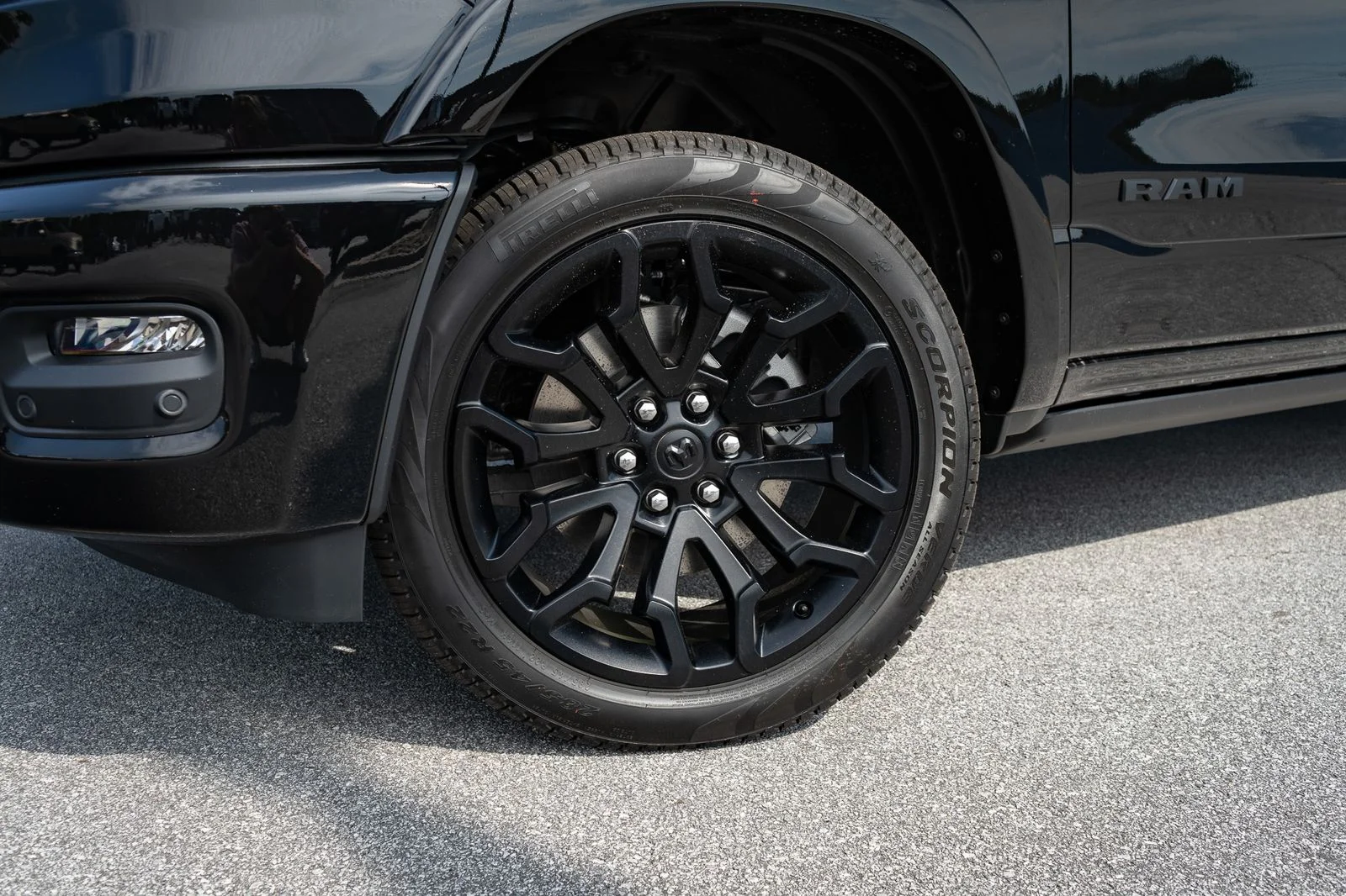 New 2026 Diamond Black Crystal Pearl-Coat Exterior Paint RAM Limited image 7