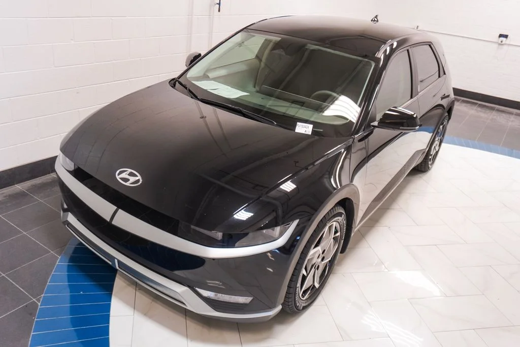 Used 2023 Black Hyundai SE image 37