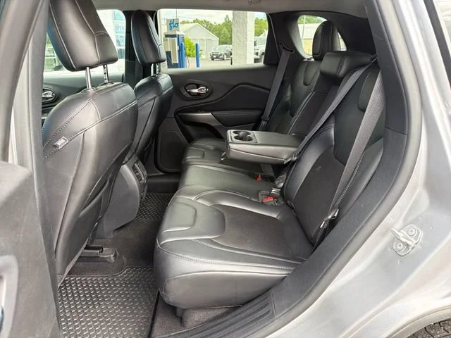 Used 2020 Silver Jeep Latitude Plus 4x4 image 28