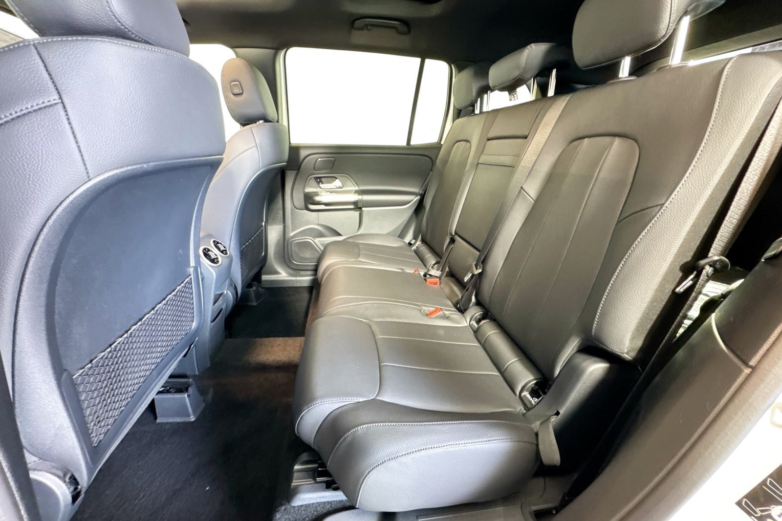New 2026 Polar White Mercedes-Benz GLB 250 image 22