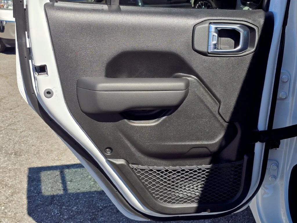 New 2027 White/off-white Jeep Sport S image 37