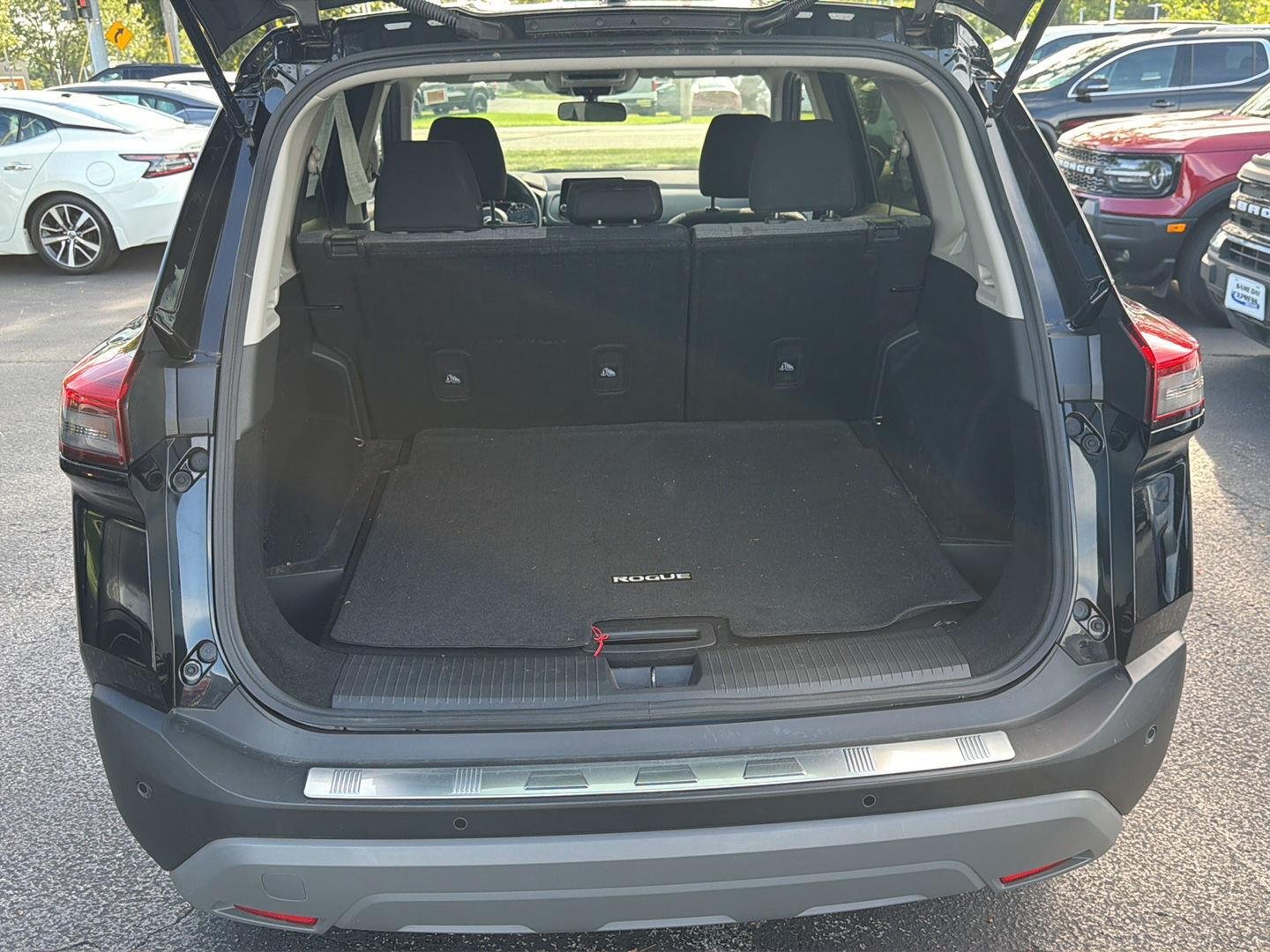 Used 2023 Super Black Nissan SV image 6