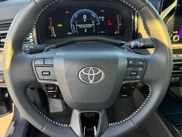 Used 2025 Underground Toyota SE image 18