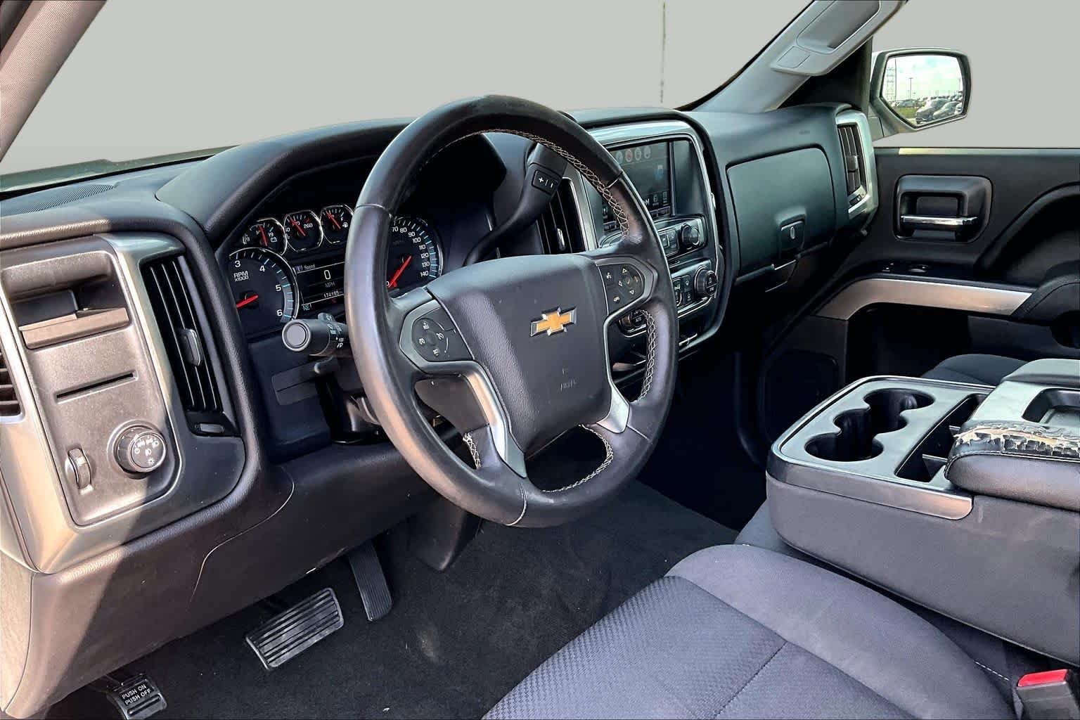 Used 2017 Summit White Chevrolet LT image 17
