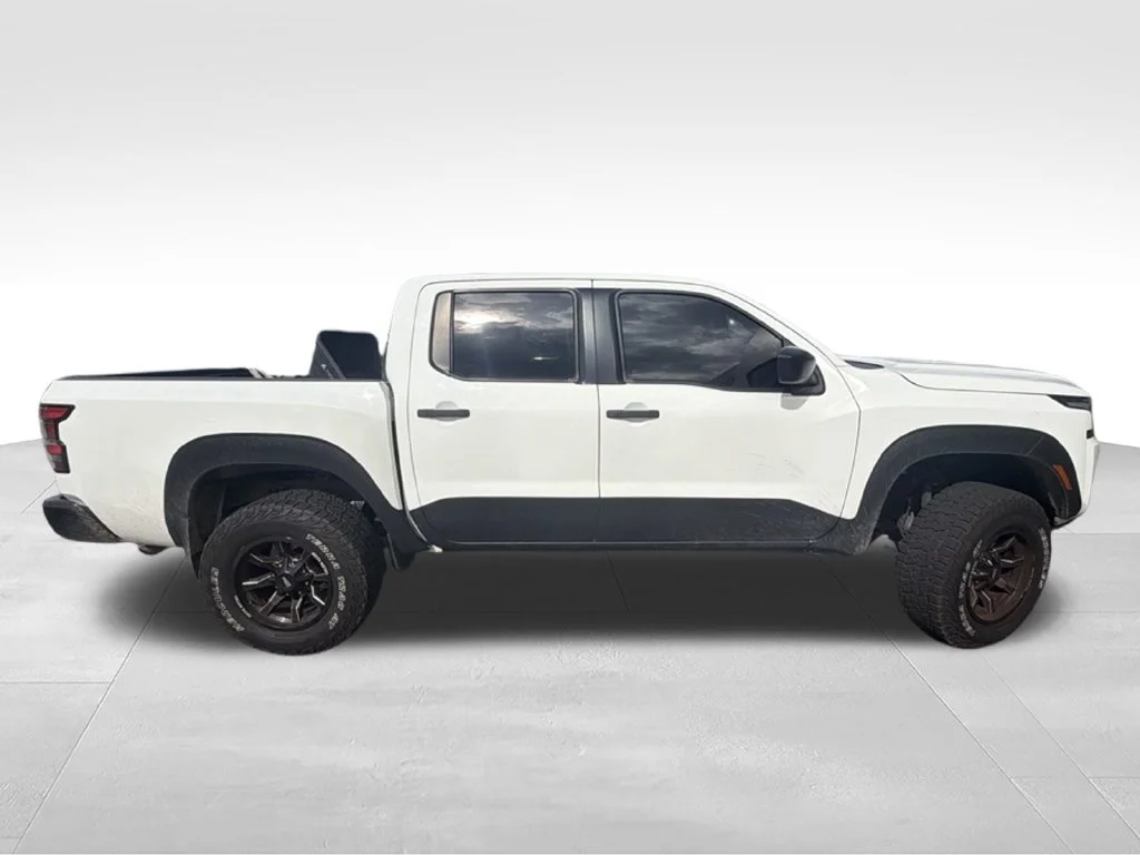 Used 2022 White Nissan S image 4
