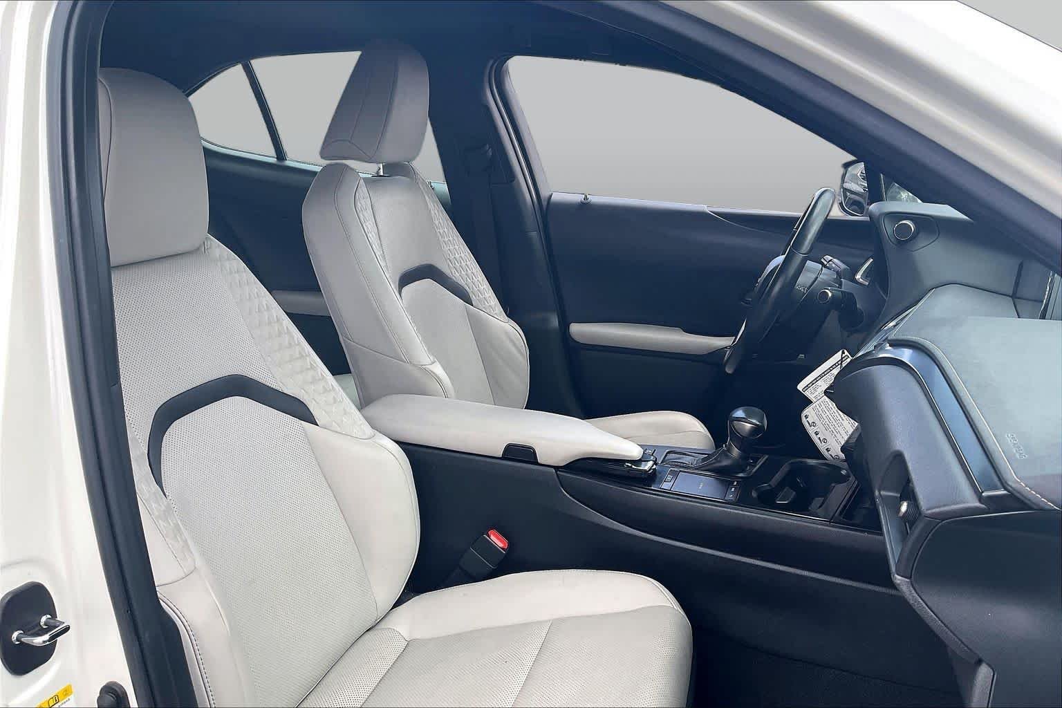 Used 2019 Eminent White Pearl Lexus  image 9