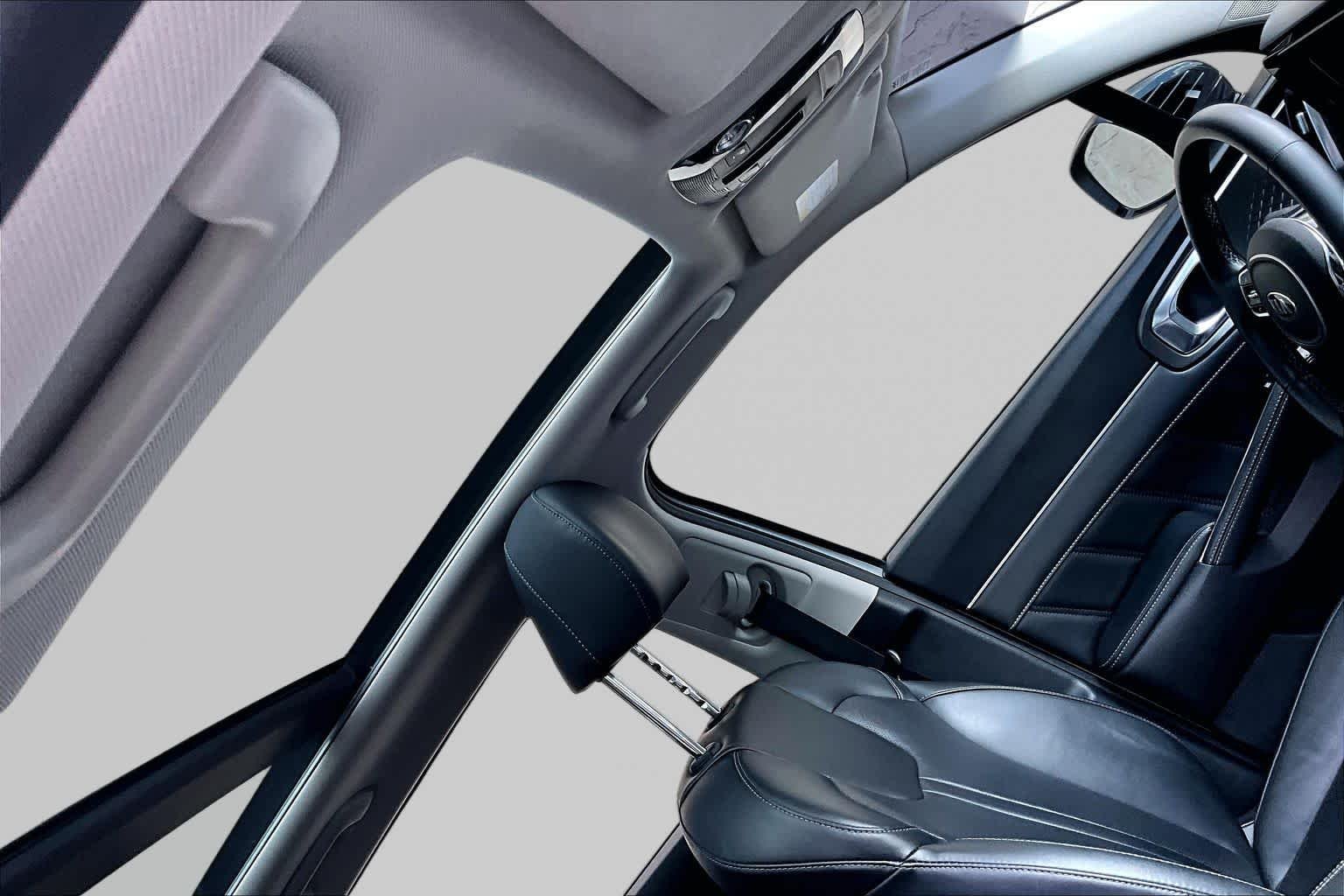 Used 2021 Sparkling Silver Kia SX image 14