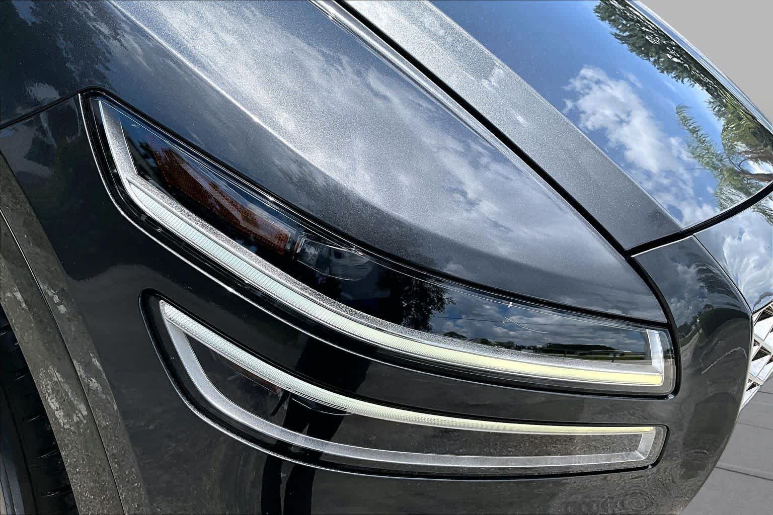 Used 2021 Himalayan Gray Genesis  image 28