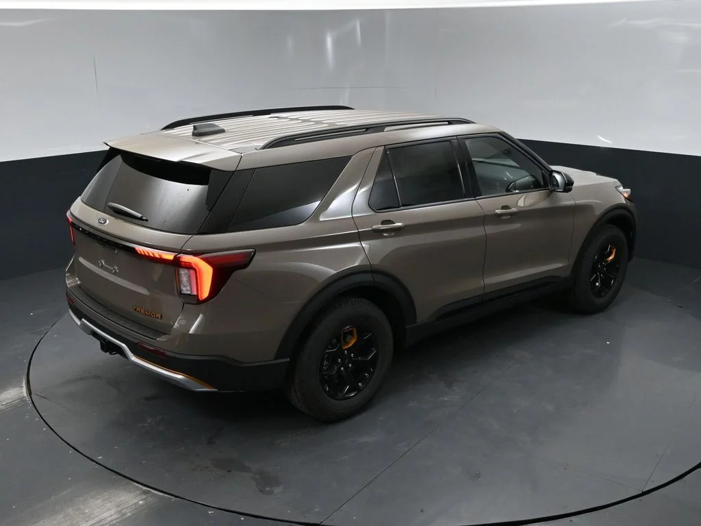 New 2026 Gray Ford Tremor image 38