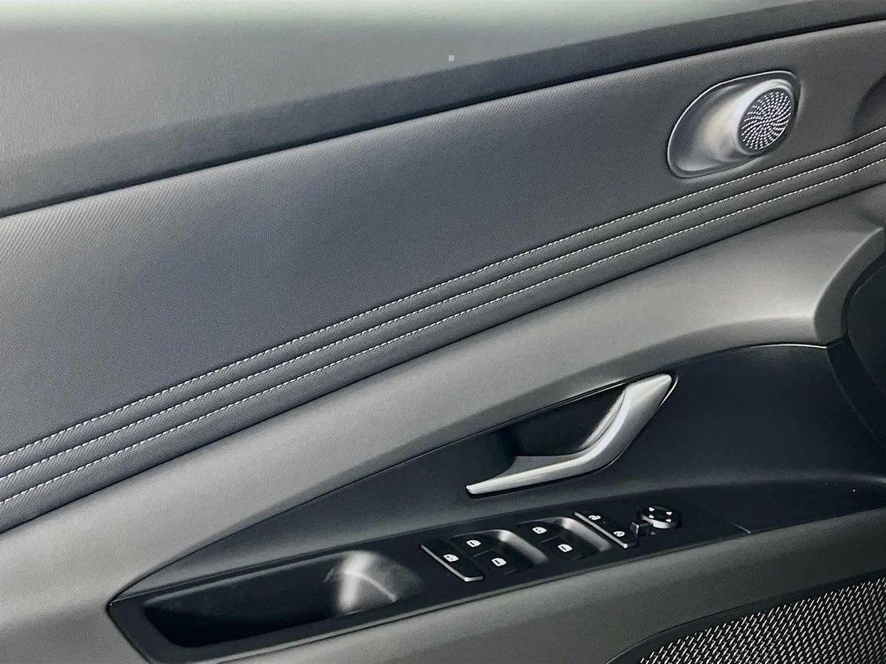 2026 Hyundai Elantra — photo 17