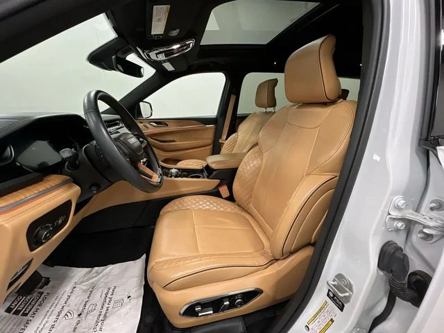 Used 2023 White Jeep Summit image 21