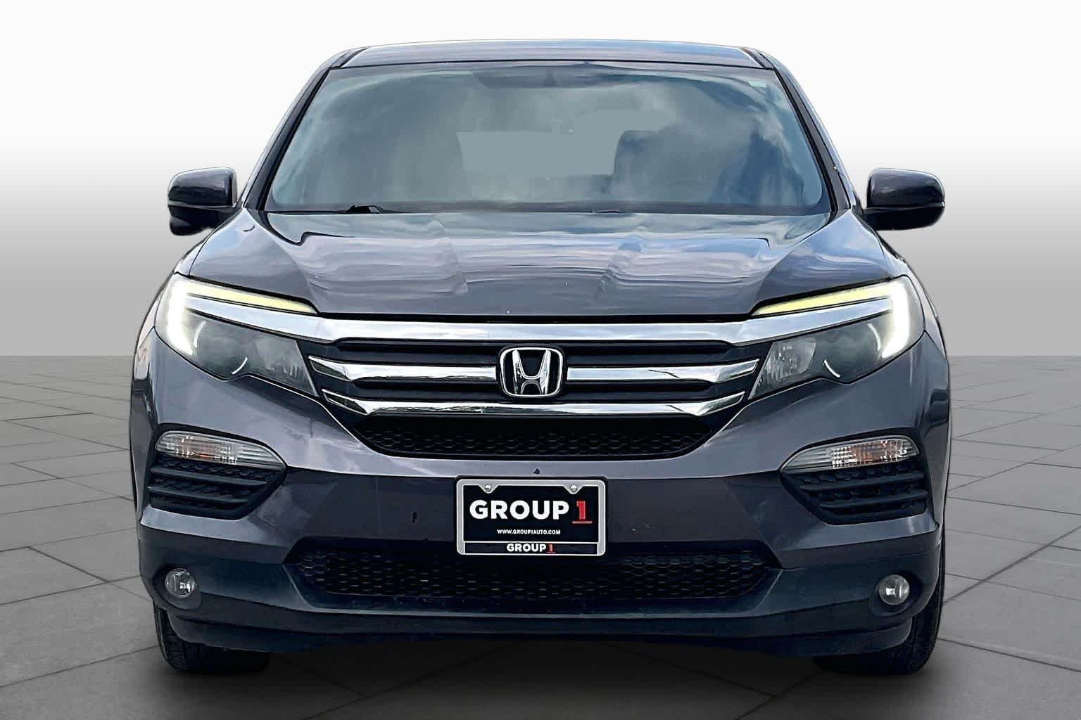 Used 2017  Honda EX image 4